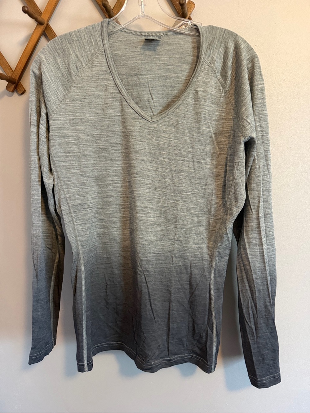 Icebreaker Bodyfit 200 Merino Wool Ombre V-Neck Base Layer Grey L - Picture 2 of 5